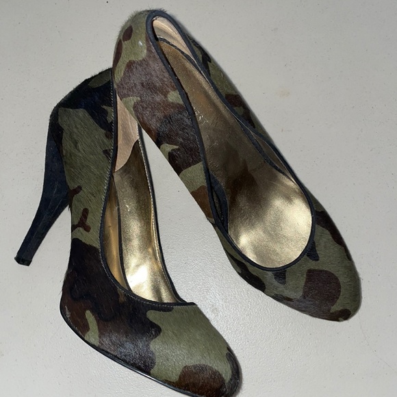 Nine West Shoes - Nine West fuzzy Army pumps 9m